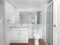 1 Bedroom Apartment Bathroom-BreakFree Longbeach