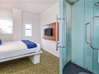 Inner Urban Queen Room - BreakFree on Cashel