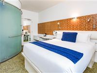 Inner Urban Queen Room - BreakFree on Cashel